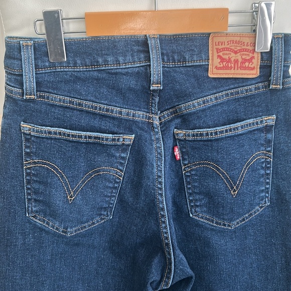 Levi’s High Waisted Mom Jeans Medium Wash Size 28 - Picture 6 of 13